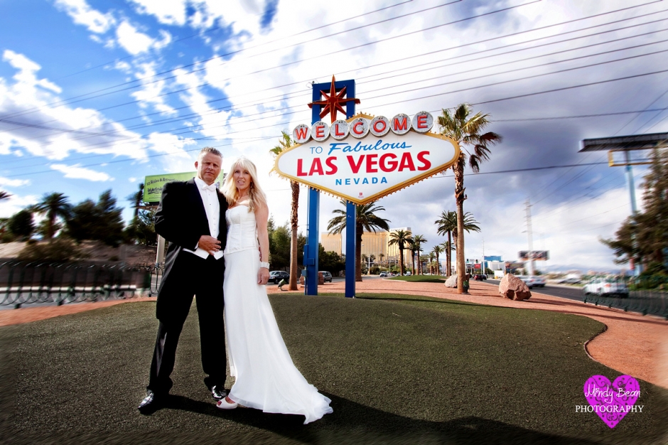 Paul And Lindsay Las Vegas Strip Wedding Pictures Las Vegas